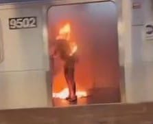 Passageira de metrô que estava dormindo é queimada viva no trem após agressor enlouquecido atirar fósforo aceso nela em Nova York