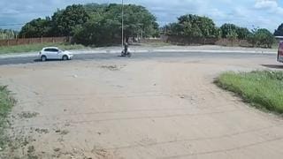 Acidente entre carro e moto é registrado próximo ao aeroporto de Petrolina, PE