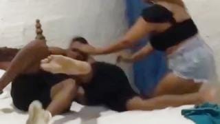 Corno flagra a mulher com amante dentro da própria casa