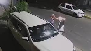 Aposentado reage a assalto e mata ladrão de 15 anos em frente de casa