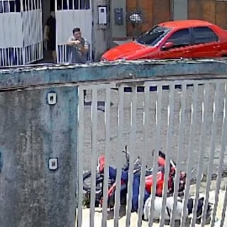 Assaltante é baleado por policial ao tentar roubar jovem em Manaus