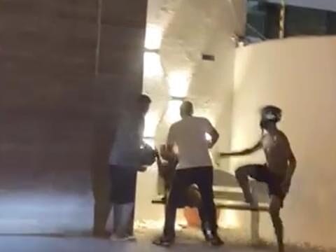 Homem é flagrado se masturbando em público e espancado por populares em Maceió