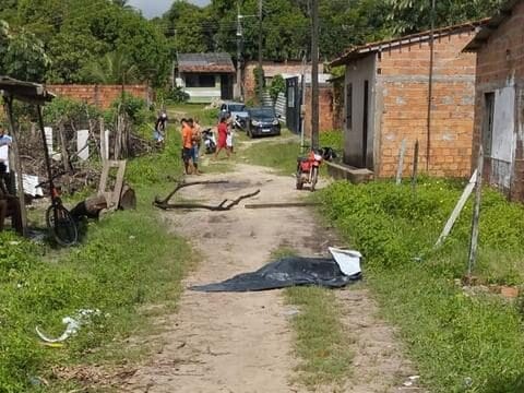 Brutalidade extrema: homem é executado a tiros e tem vísceras expostas na Vila São José