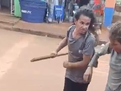 Mulher é assassinada a facadas na Praça Municipal de Medicilândia (PA)