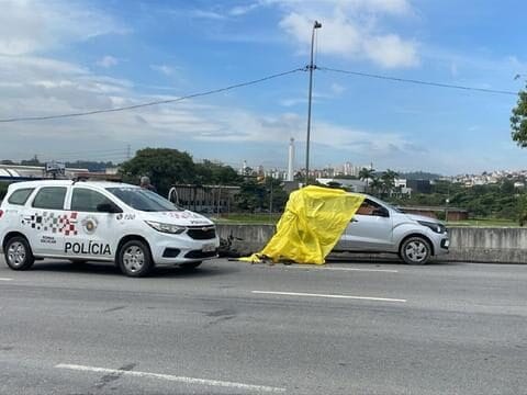 Motociclista Fica Preso na Traseira de Carro Após Colisão em Santo André, São Paulo