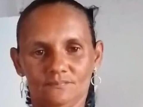 Mulher é morta a facadas e encontrada com faca cravada no pescoço em Barra do Sirinhaém, PE