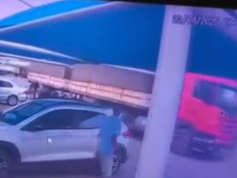 Vídeo mostra momento em que homem se joga debaixo de carreta em Capim Grosso, Bahia