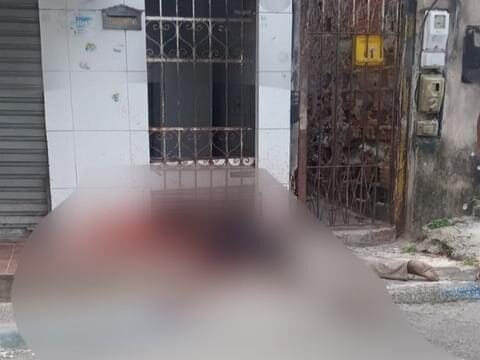 Homem é executado com tiros na cabeça enquanto voltava do supermercado em Salvador