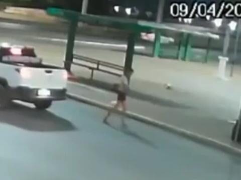 Mulher em situação de rua morre atropelada por carreta em Cuiabá