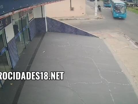 Motociclista de 19 anos morre em colisão com ônibus do transcol em Vila Velha, Espírito Santo