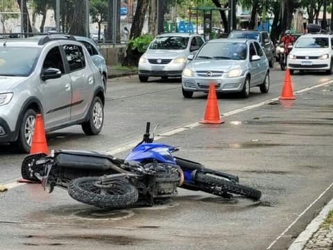 Policial militar morre após colisão na Avenida Caxangá, no Recife