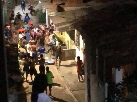 Jovem é assassinado a tiros na Rua da Cadeia, em Nazaré da Mata