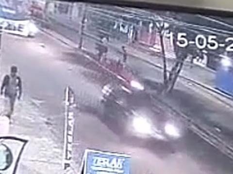 Idosa morre atropelada após ser empurrada por morador de rua em Manaus, Amazonas