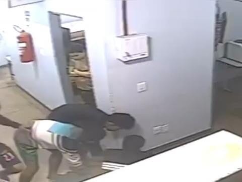 Presos fingem mal-estar e atacam policiais para roubar arma em Nova Olinda do Norte, Amazonas