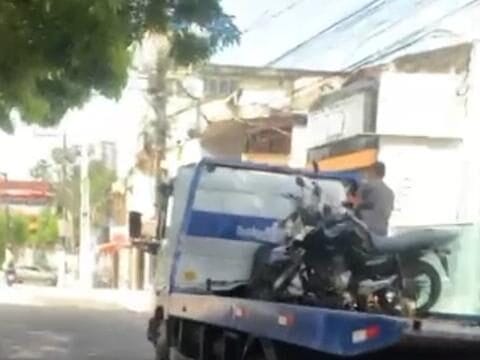 Motoboy é atropelado ao tentar recuperar moto guinchada em Belém