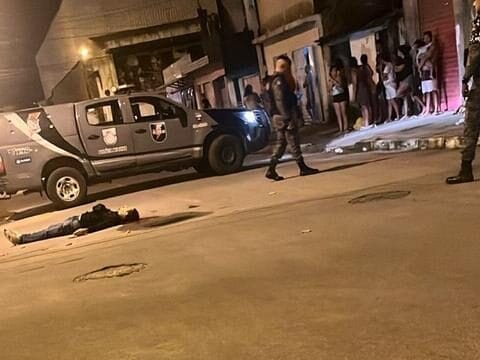 Homem é morto a tiros em via pública no bairro Clima Bom, em Maceió