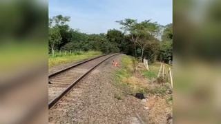 KARMA INSTANTÂNEO: Ladrão tenta fugir após roubo e é atropelado por trem