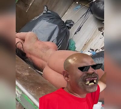 Garis são afastados após serem flagrados brincando com boneca sexual durante o trabalho em Blumenau (SC)