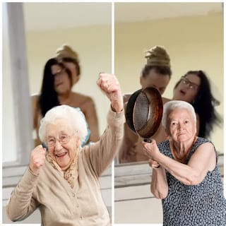 Sexo ao vivo em Copacabana: casal transa na janela de apartamento e pedestres acompanham tudo