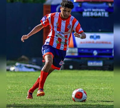 Jovem jogador do Sul América morre após grave acidente de moto em Manaus