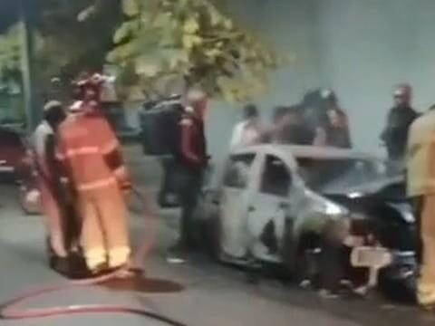 Corpo carbonizado é encontrado dentro de carro em Rocha Miranda, no Rio