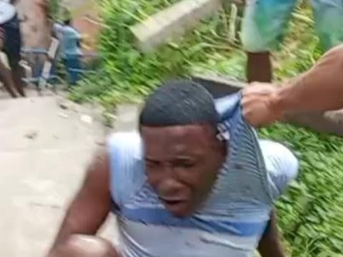 Homem é espancado por quatro criminosos em terreno abandonado no subúrbio de Salvador