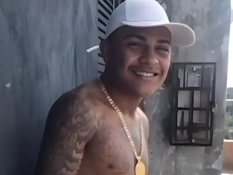 Jovem de 18 anos é executado a tiros nos fundos de oficina em Manaus