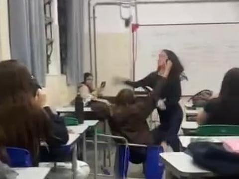 Estudante é atacada com tesouradas no rosto por colega dentro da sala de aula em São Paulo