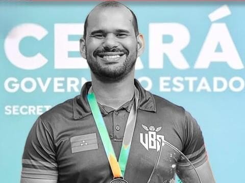 Fisioterapeuta morre em colisão entre moto e caminhão na BR-116, no Ceará