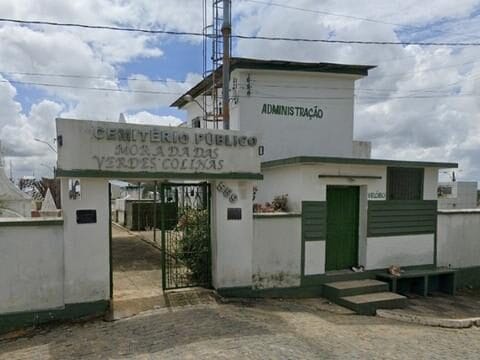 Corpo de comerciante é encontrado fora do túmulo em cemitério de Moreno