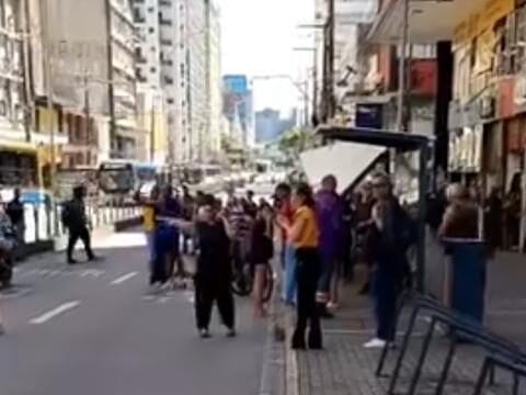 Idosa morre após se jogar de prédio no centro do Recife