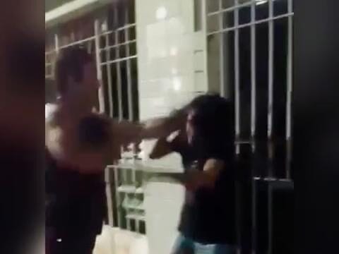 Vídeo mostra agressão a mulher após suposto roubo em residência