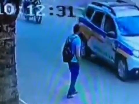 Tô fazendo nada, vou ali tentar matar um policial