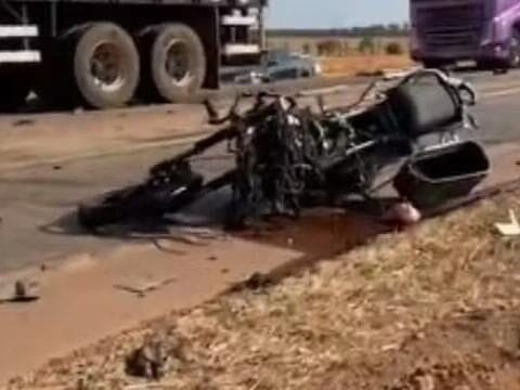 Acidente entre motos, carros e carretas deixa mortos e feridos na BR-163 em Sinop