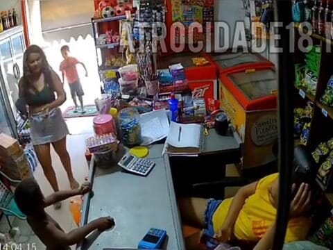 Mãe agride filho e ataca funcionária de mercadinho após compra de doces e figurinhas em Pastos Bons*