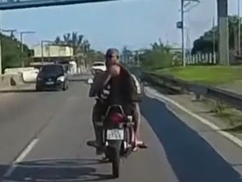 Dois meliantes se arrebentando ao tentar dá fulga na PRF