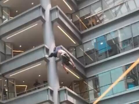 Homem morre após cair de cúpula de centro empresarial em São Paulo