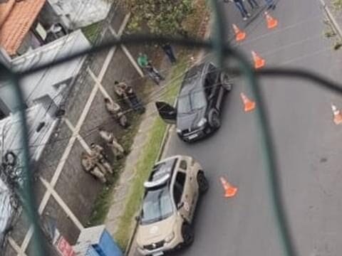 Homem é morto a tiros a caminho do trabalho em Feira de Santana; esposa ficafferida