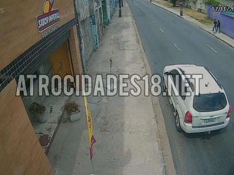 Motociclista morre após colidir em carro parado e ser atropelado por caminhão em Afogados