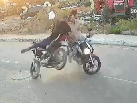 Colisão frontal entre motos deixa três feridos em Craíbas, Alagoas