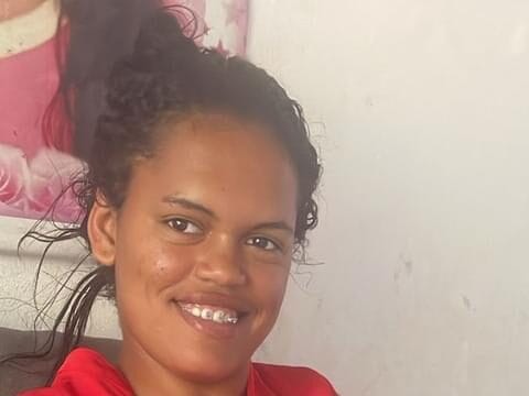 Jovem de 18 anos é encontrada morta com várias perfurações dentro de casa em Camaragibe