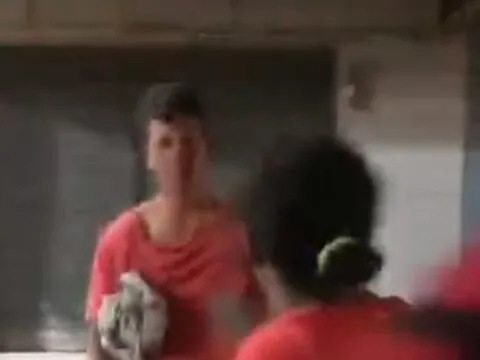 Homem é agredido com garrafada pela própria companheira em via pública