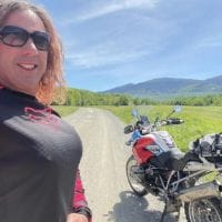 Atirador transgênero e neonazista mata ex-mulher e filha durante jogo de hóquei e comete suicídio em Rhode Island