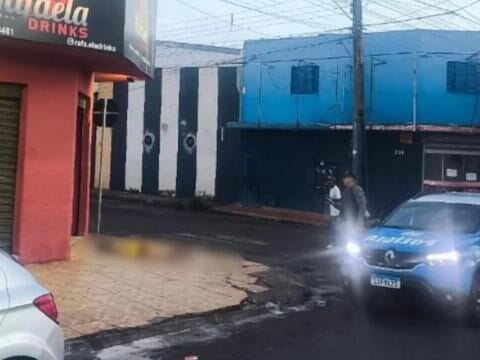 Grávida de 25 anos baleada no tórax após discussão em frente a bar em Itumbiara