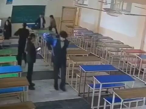 Aluno mata colega a tiros em faculdade no Punjab e atira na própria cabeça