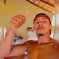 Homossexual mata colega a facadas em bar após ser agredido por ter espalhado relação íntima