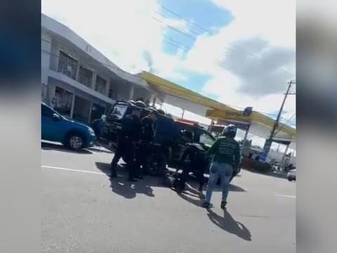 Perseguição policial termina com suspeito atropelado por viatura em avenida de Manaus