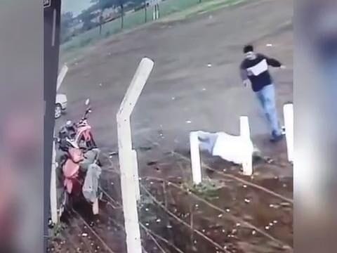Vídeo mostra momento em que detento do semiaberto é executado a tiros ao chegar em presídio de Dourados, MS