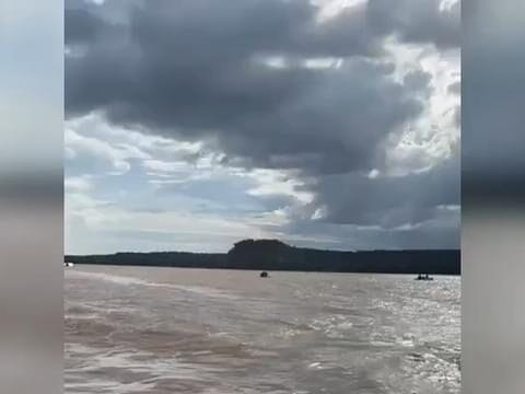 Casal é flagrado fazendo sexo sobre jet-ski no Rio Parnaíba e caso gera polêmica