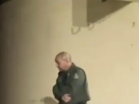 Policial punheteiro é denunciado por se masturbar em via pública no Pirambu, em Fortaleza